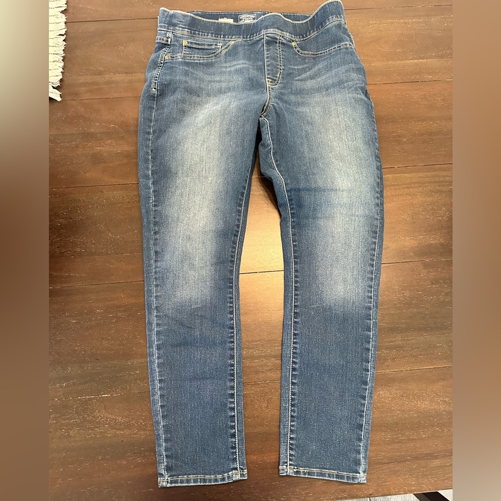 Signature by Levi Strauss Gold Women Totally Skinny Jean Size 16M-W33-L32